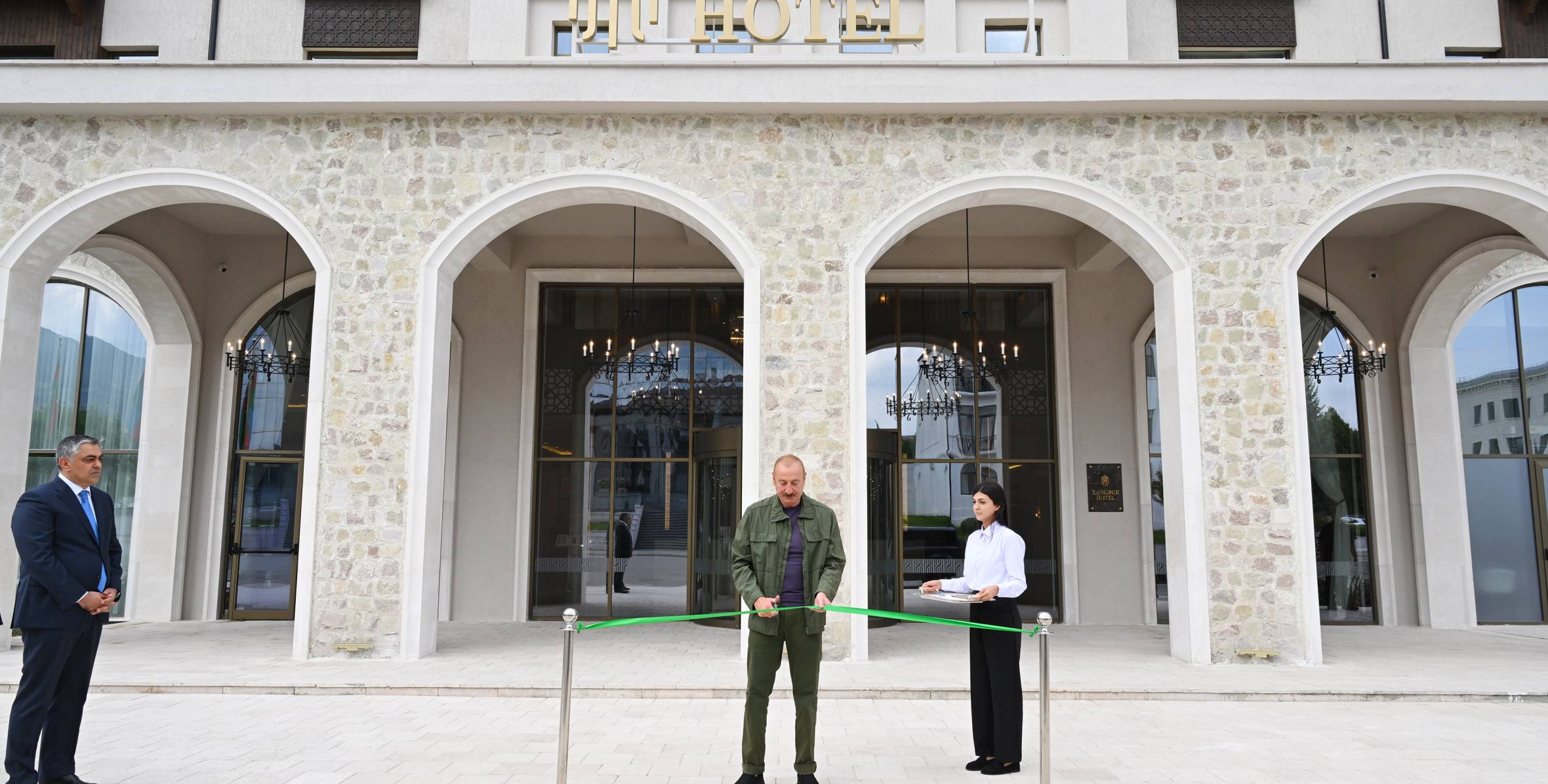 İlham Əliyev “Xankəndi” hotelinin açılışında iştirak edib